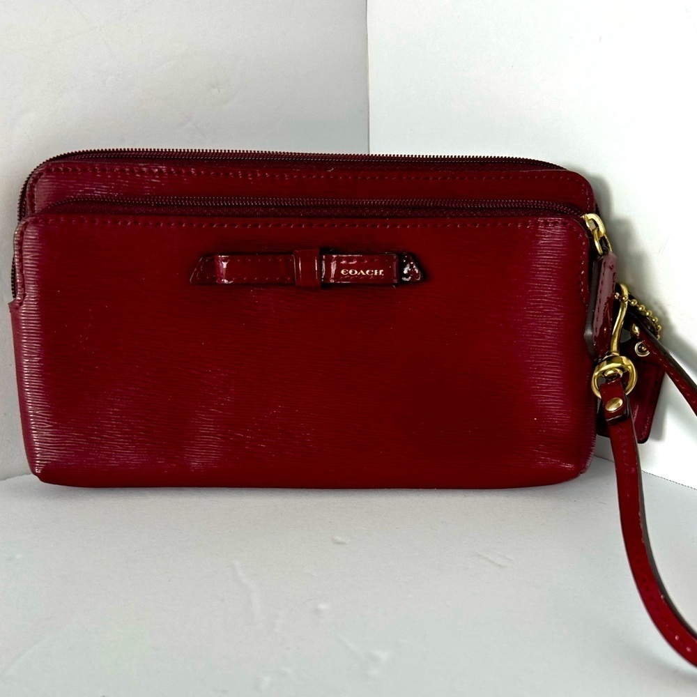 Coach NWOT Burgundy Leather Double Zippered Wristlet with Bow on Front